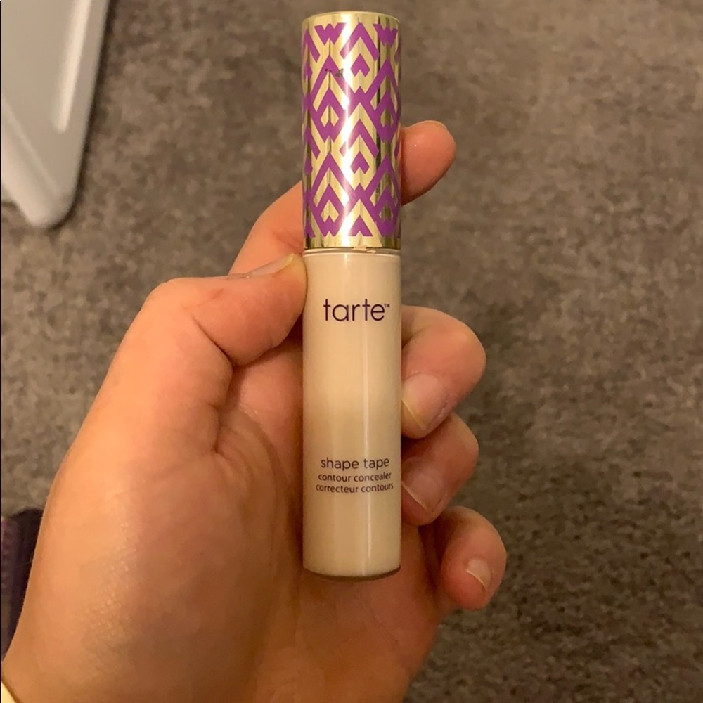 Shape tape concealer